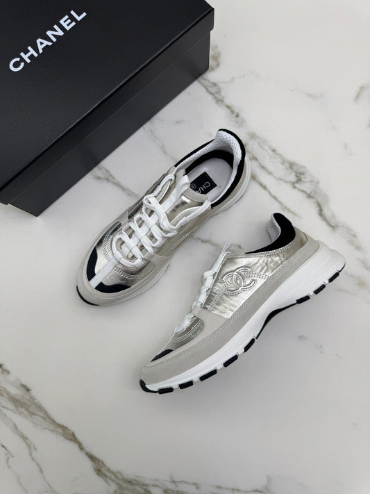 CHANEL 25A 淺金色運動鞋