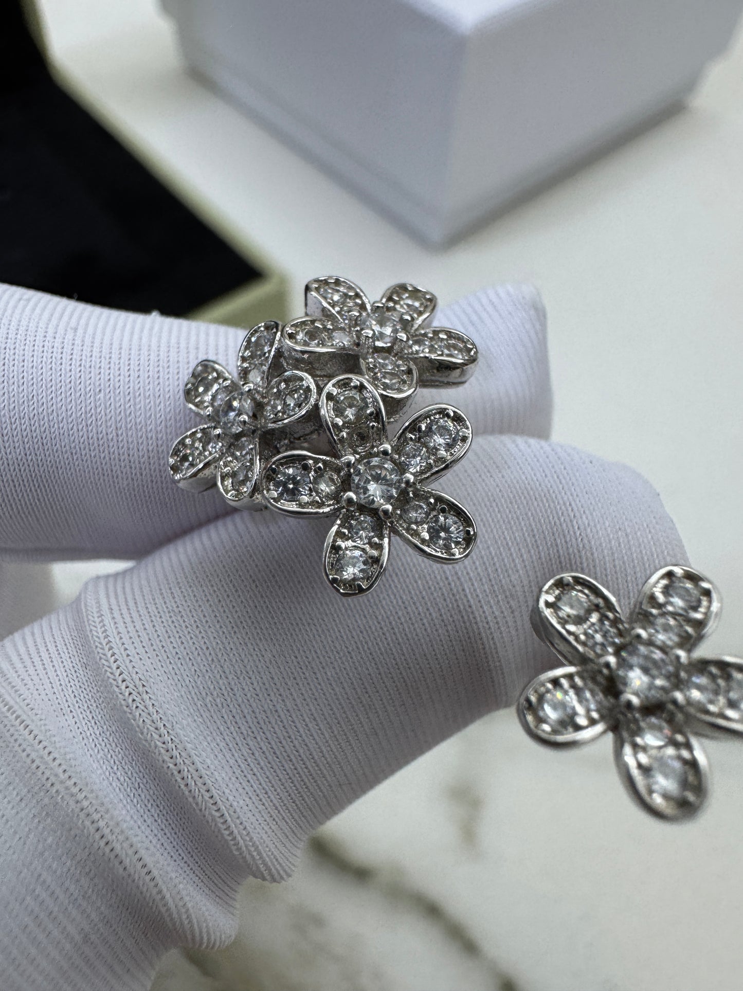 VCA Socrate Between The Finger 指間戒