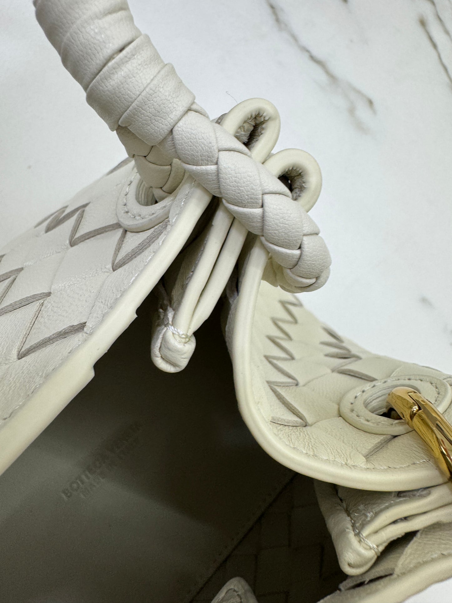 BV Parachute Small 海鹽白 Sea Salt