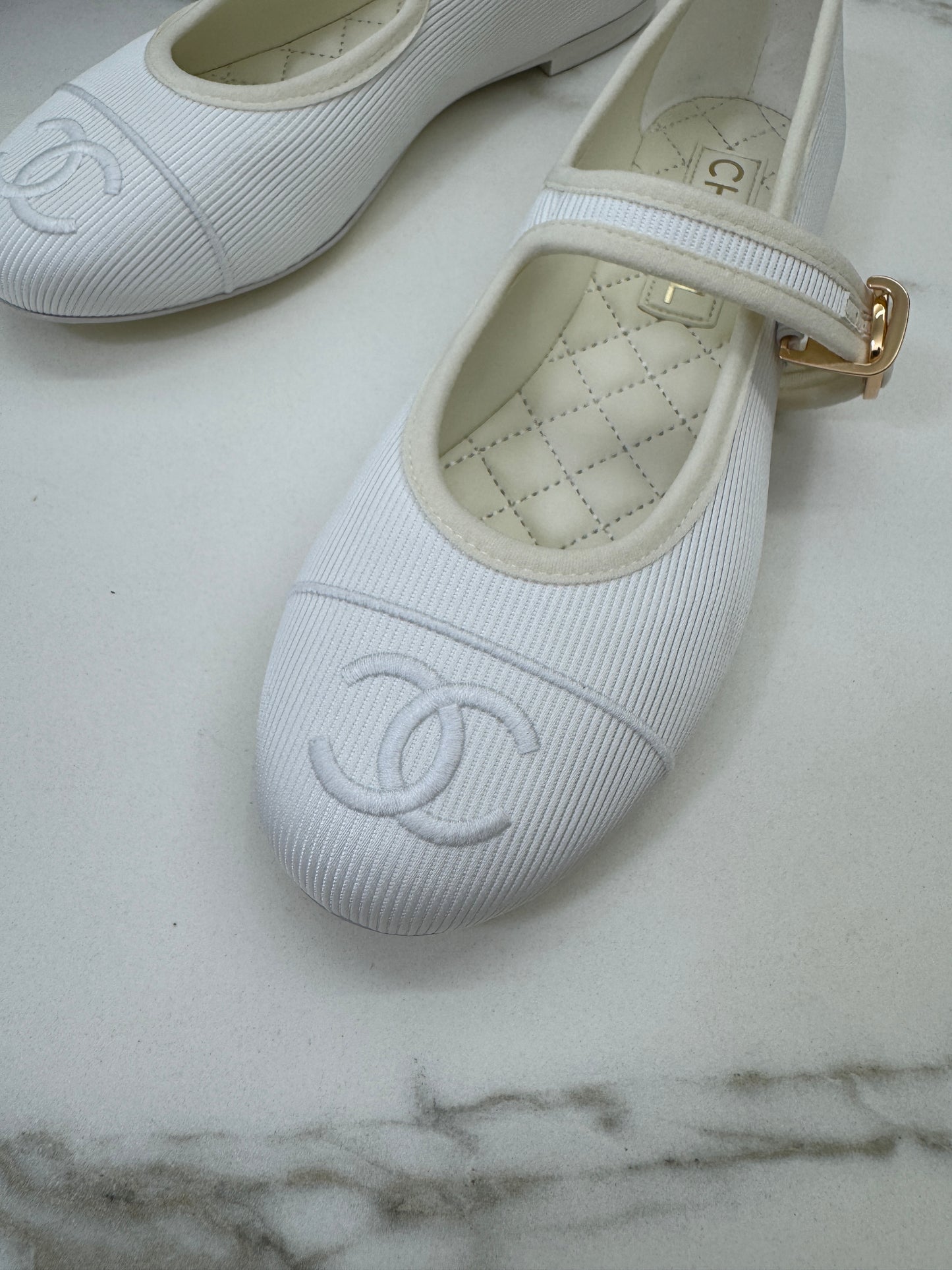 CHANEL 24S Mary Jane 芭蕾舞鞋 白色娟布