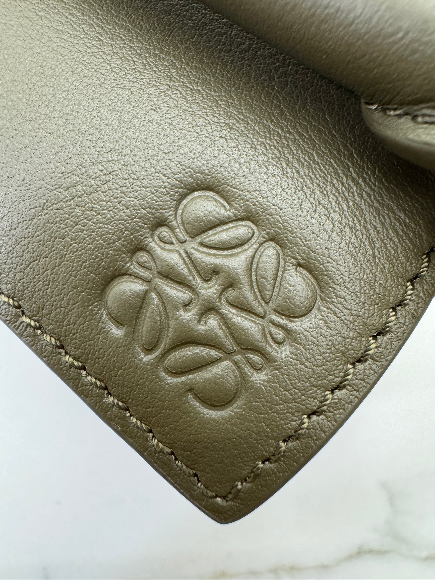 LOEWE Mini Puzzle 深卡其綠