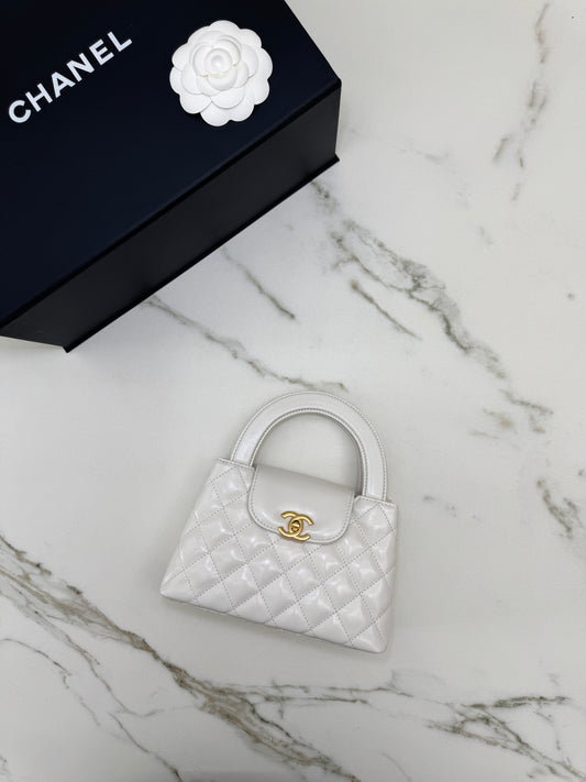 CHANEL Kelly 白色皺紋光面牛皮