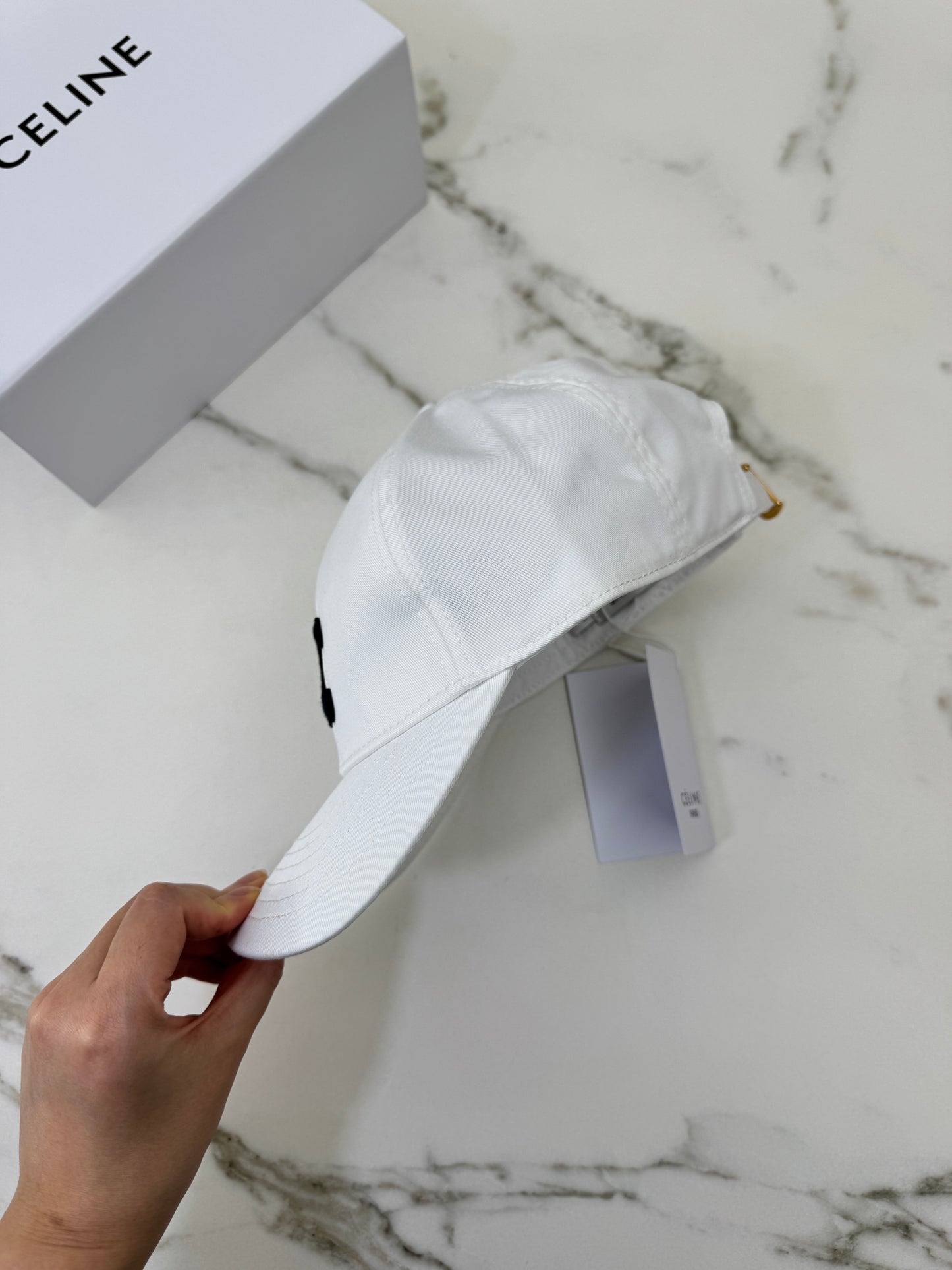 CELINE 白色藍標凱旋門鴨舌帽