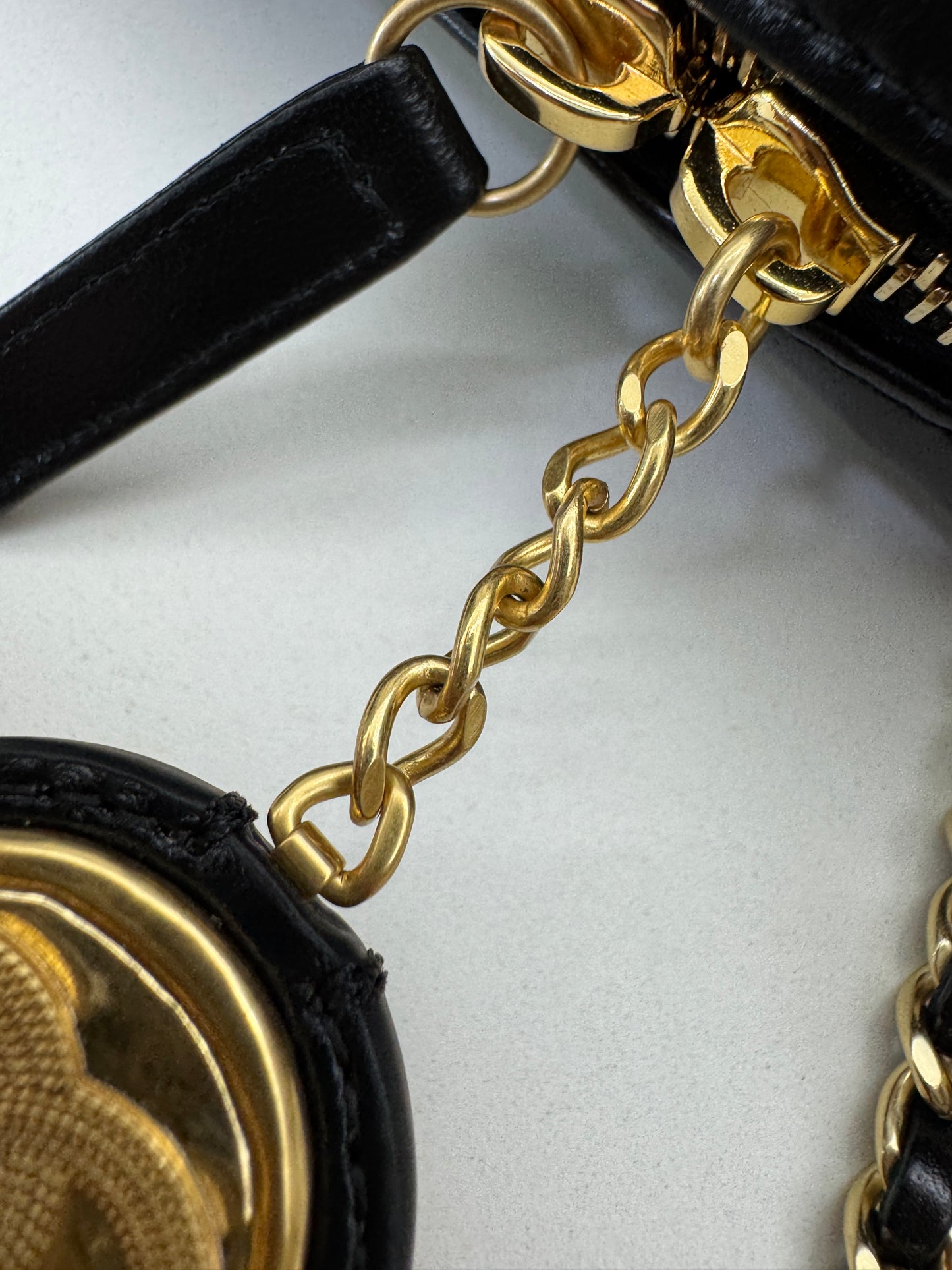 CHANEL 24K 金幣相機包 Medium