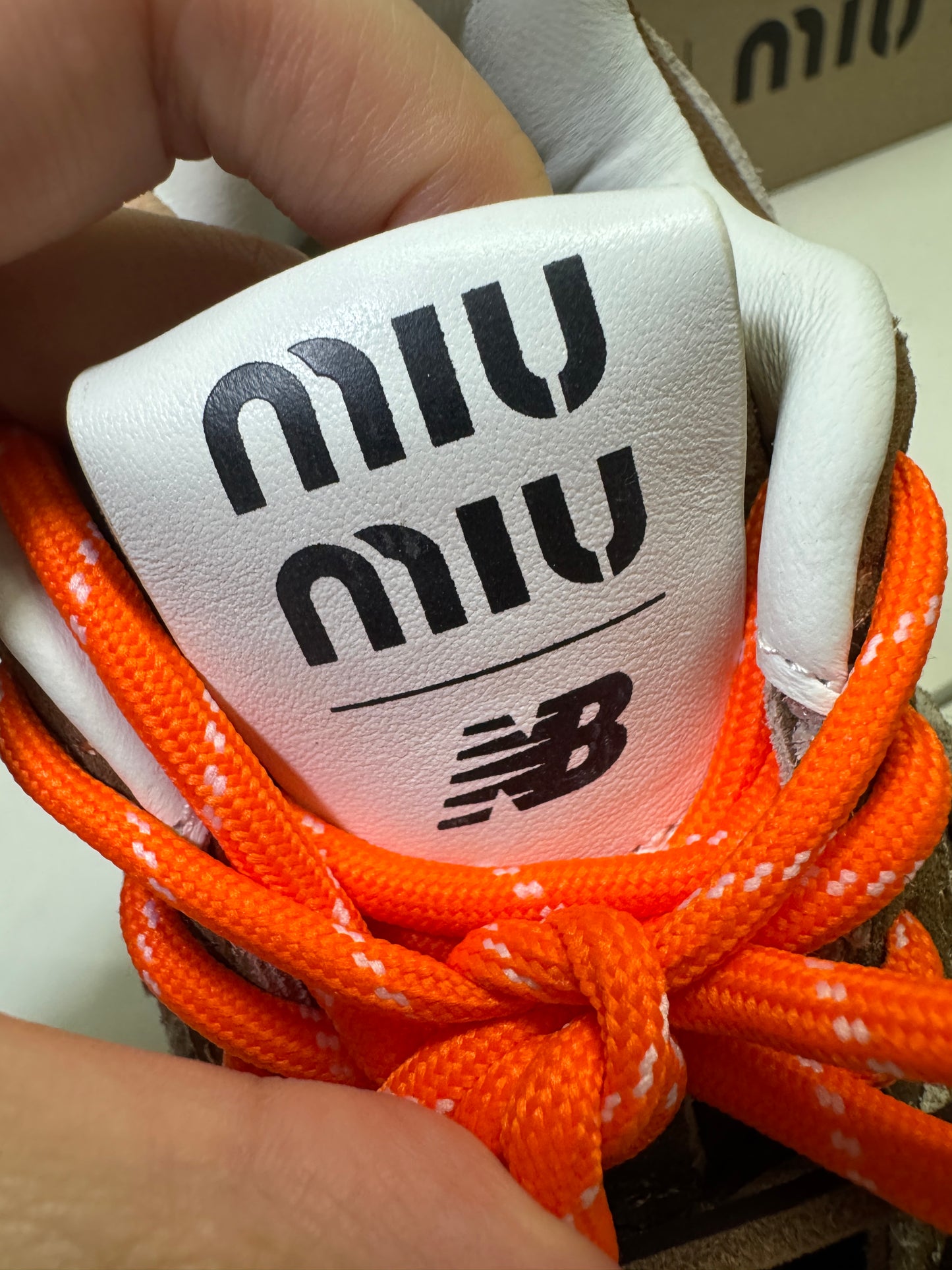 MIU MIU x NEW BALANCE 棕色猄皮軟底運動鞋