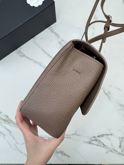 CHANEL Maxi Flap Small 32cm 大象灰/ 深卡其色 Dark Khaki