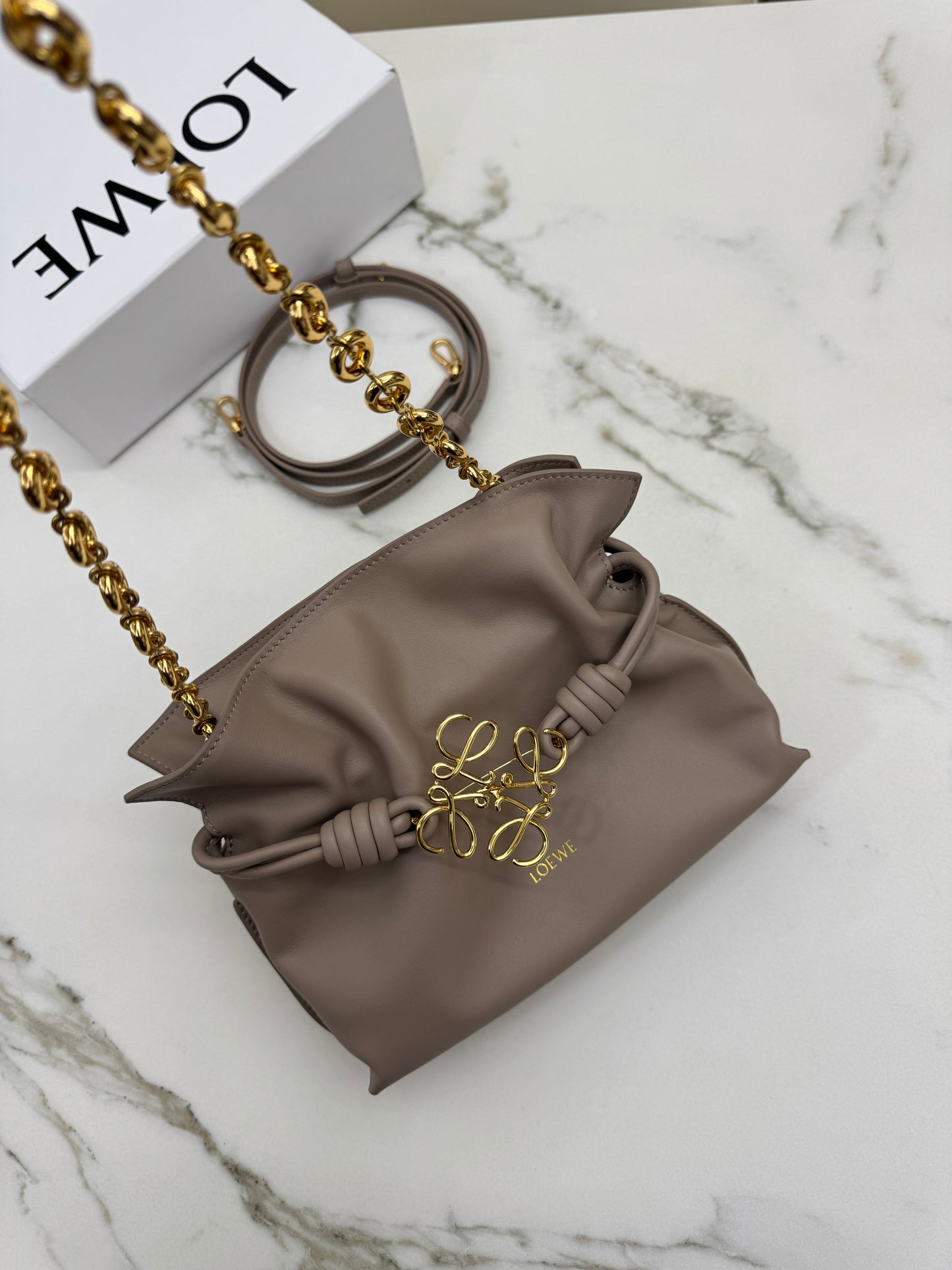 LOEWE Mini Flamenco Purse 沙色 Sand【另加胸針和甜甜圈鏈條】