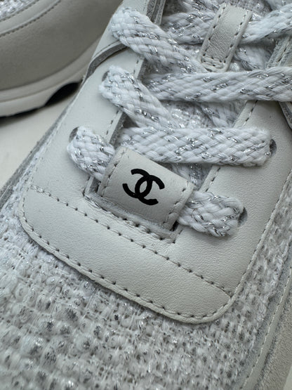 CHANEL 銀白色粗花呢Tweed Sneakers