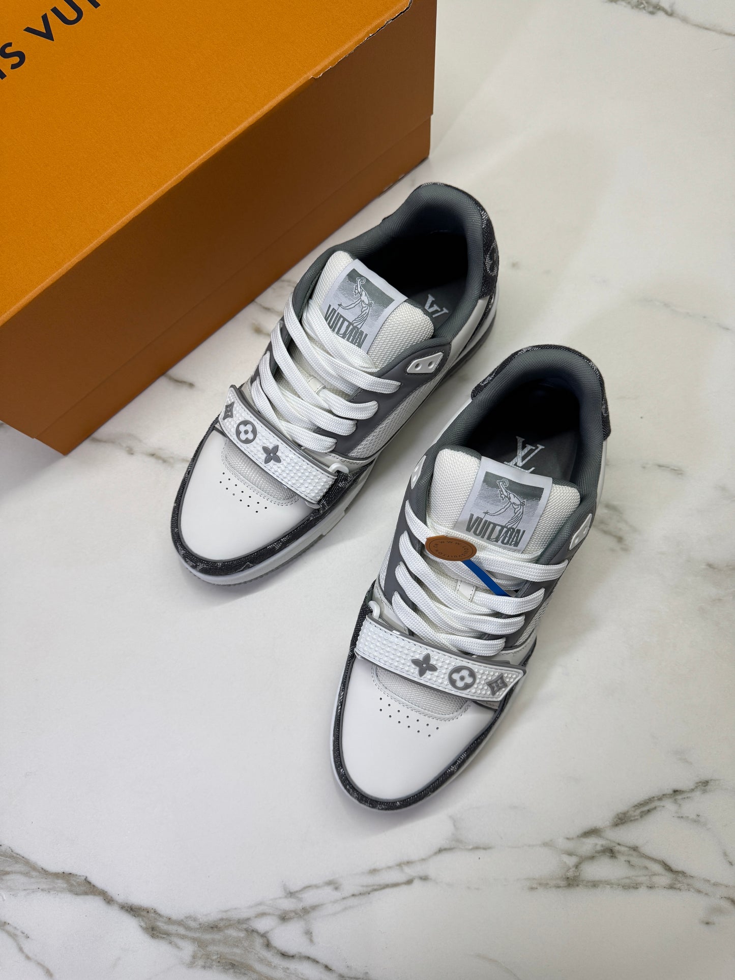 LV Trainer 25年灰牛仔