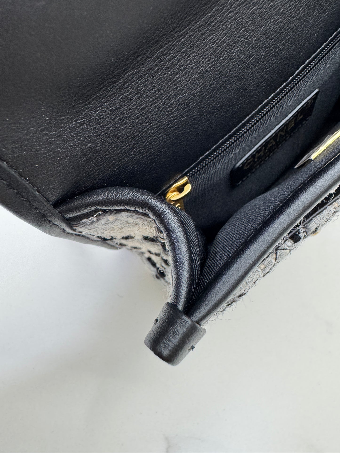 CHANEL 22K 郵差豆腐包 漸變Tweed