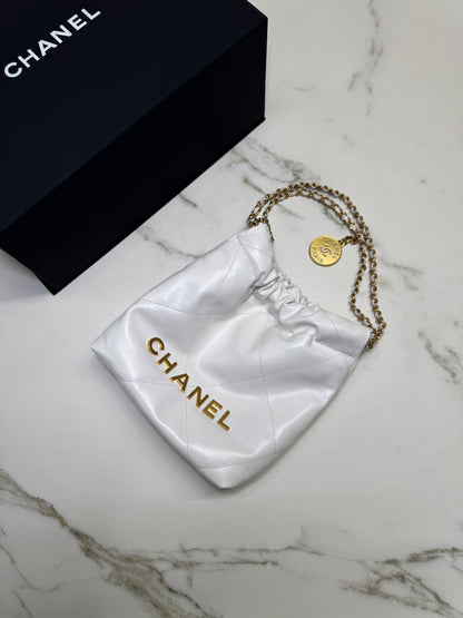 CHANEL Mini 22 Bag 白金