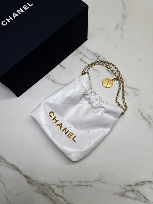 CHANEL Mini 22 Bag 白金