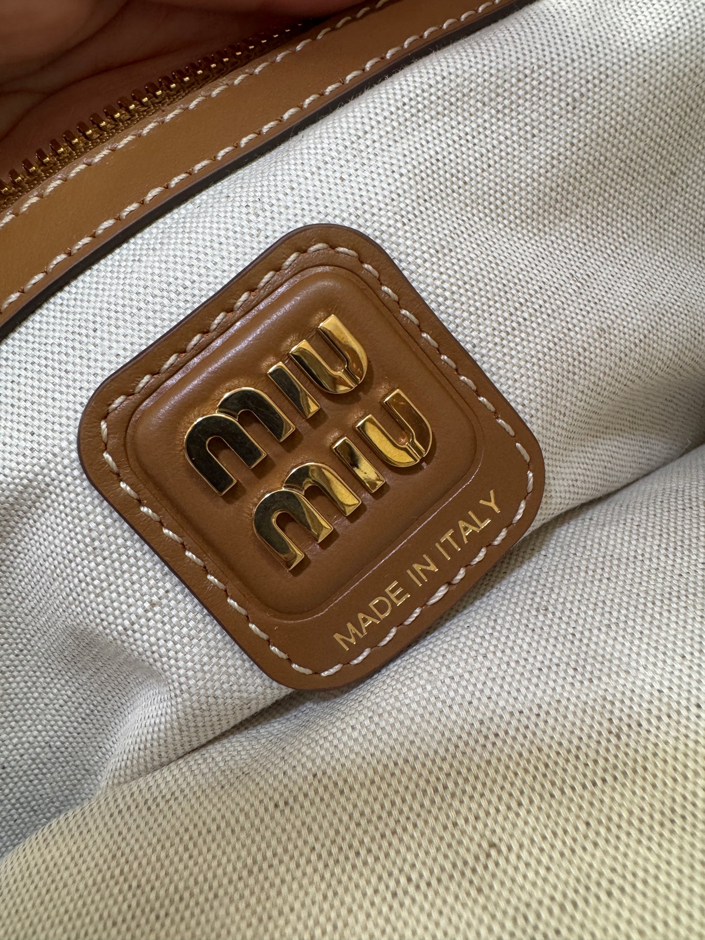 MIU MIU Ivy Tote Regular 淺棕色