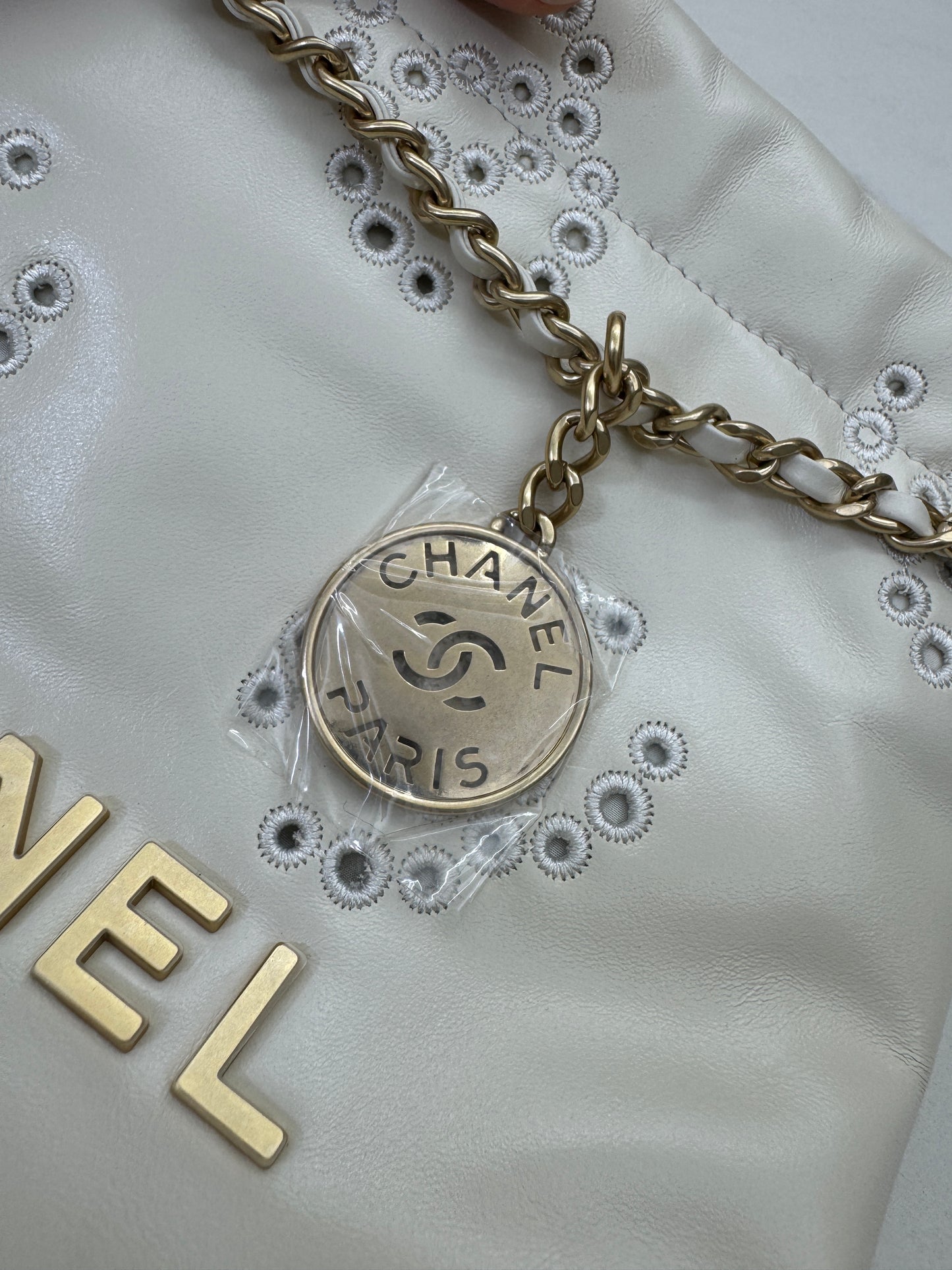 CHANEL 22Bag Mini 鏤空Logo