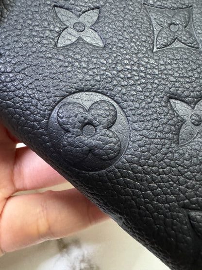 LV Rosalie 黑色全皮壓花零錢包