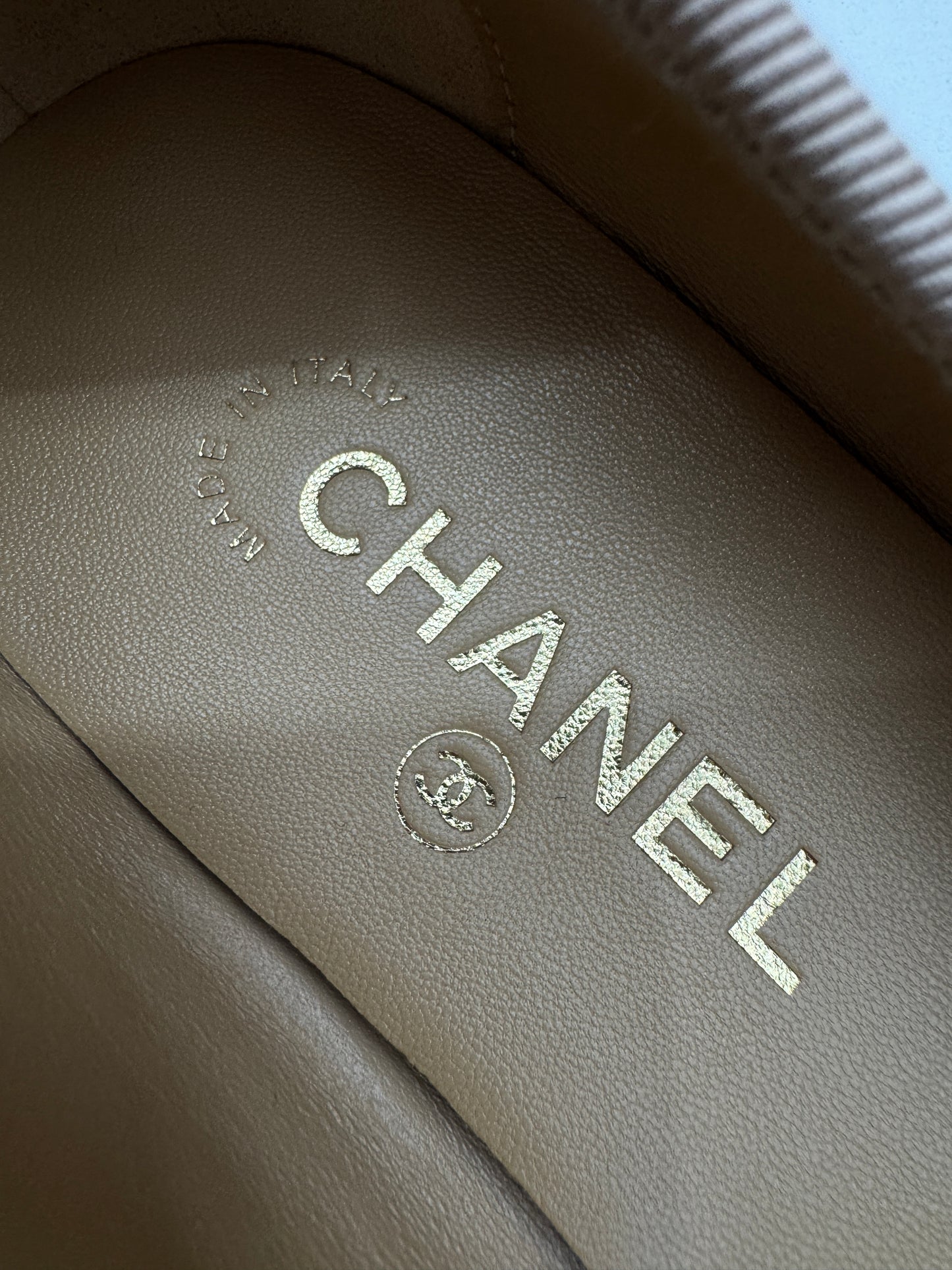 CHANEL Cambon Ballet Flats 杏拼黑 Beige