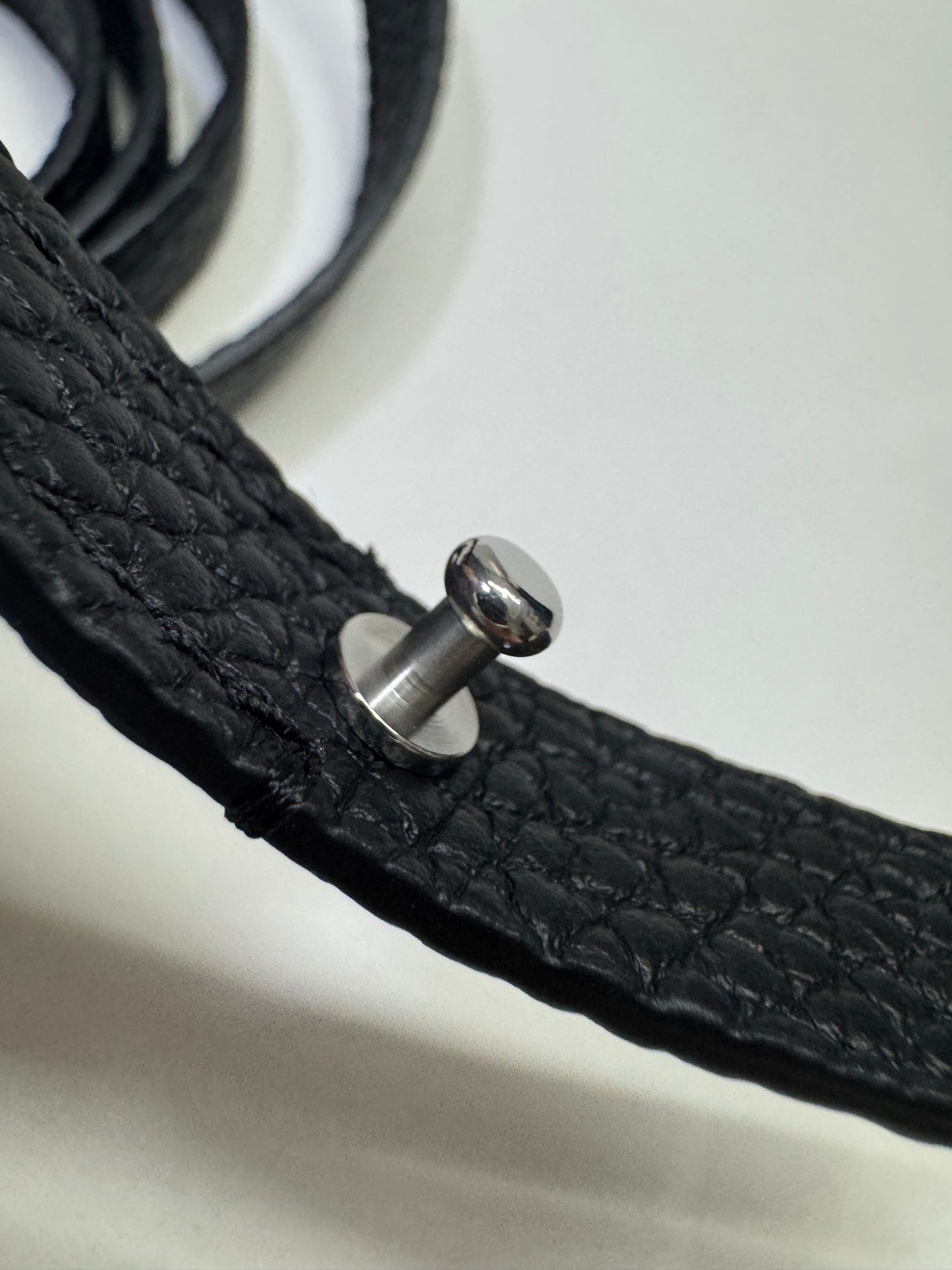 THE ROW Marguax 12 黑銀荔枝紋