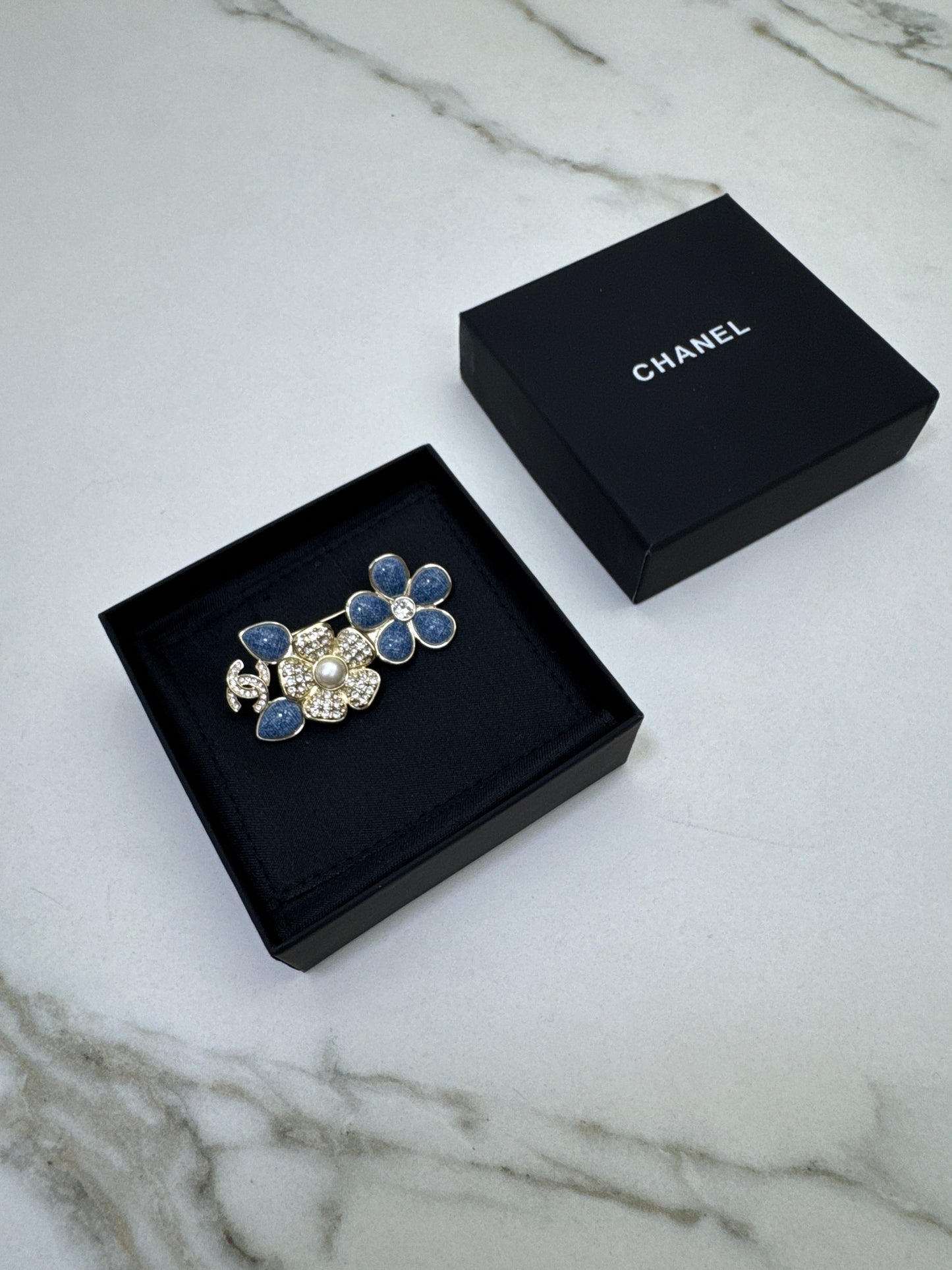 CHANEL 26C 牛仔花胸針