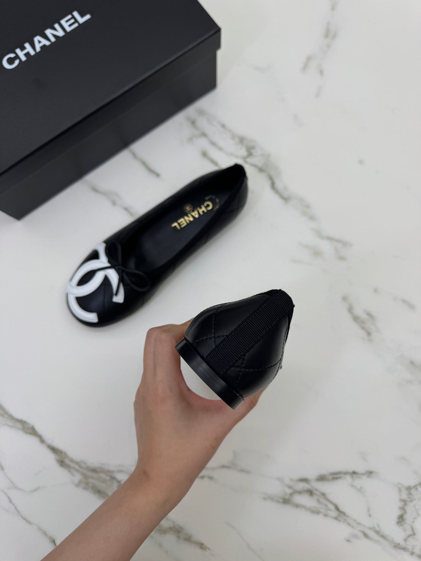 CHANEL Cambon Ballet Flats 芭蕾舞鞋 黑拼白