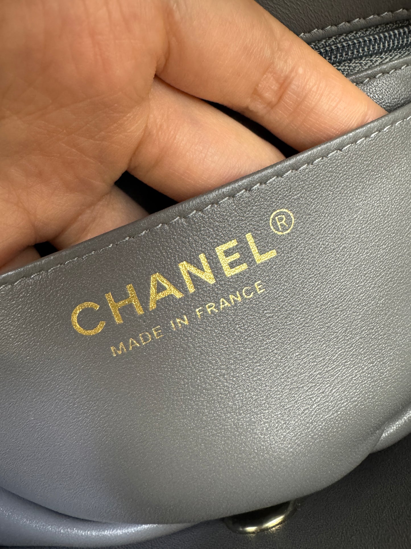 CHANEL Mini CF 深灰色羊皮淺金扣