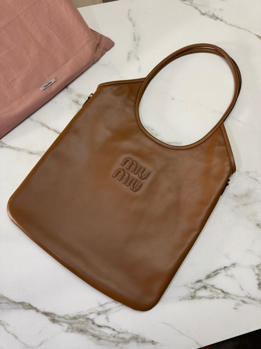 MIU MIU Ivy Tote Regular 淺棕色