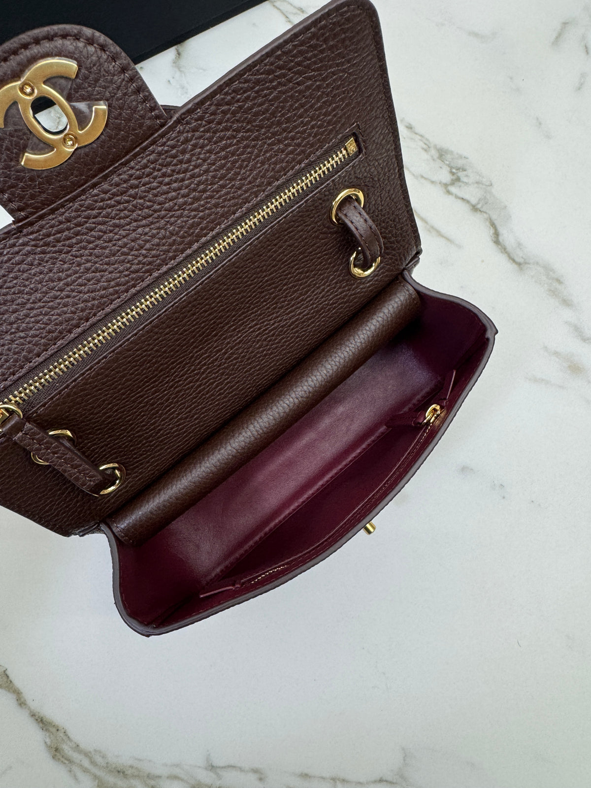 CHANEL Mini Maxi Flap 巧克力色