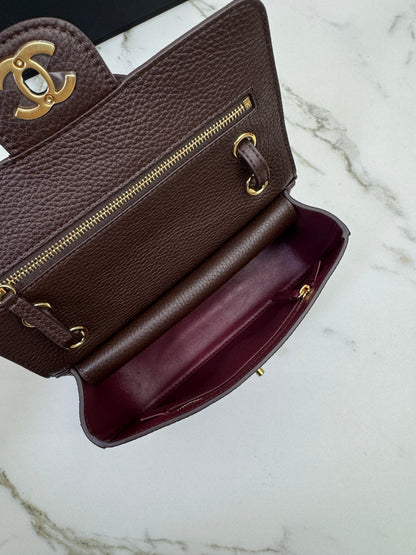 CHANEL Mini Maxi Flap 巧克力色