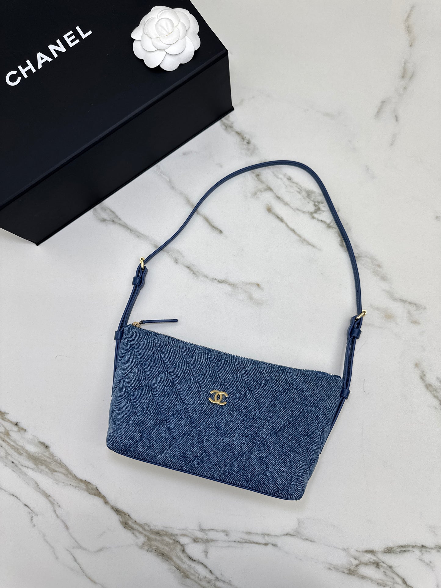 CHANEL 26A 洗水牛仔飯盒包