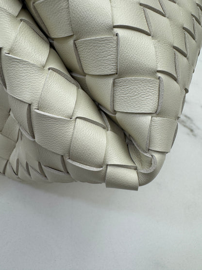 BV Parachute Small 海鹽白 Sea Salt