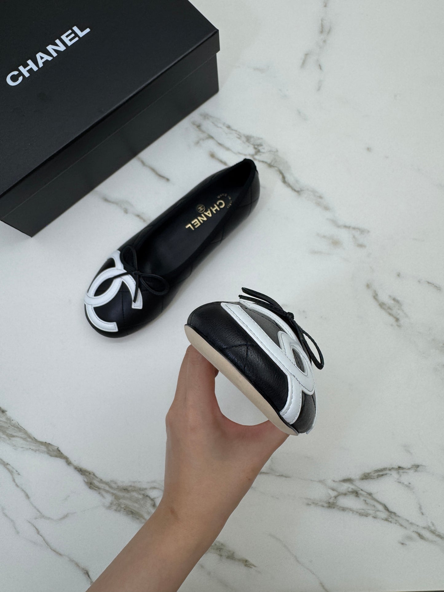 CHANEL Cambon Ballet Flats 芭蕾舞鞋 黑拼白