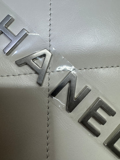 CHANEL 22 Bag Medium 白銀
