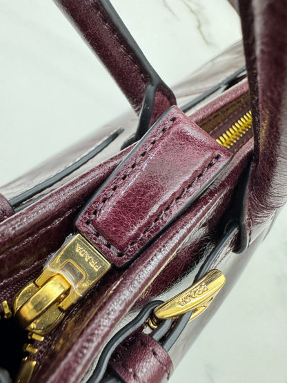 PRADA Bonnie Medium 酒紅油臘皮