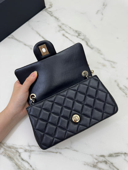 CHANEL 25K亮面淺金球 Mini CF20 Pearl Crush