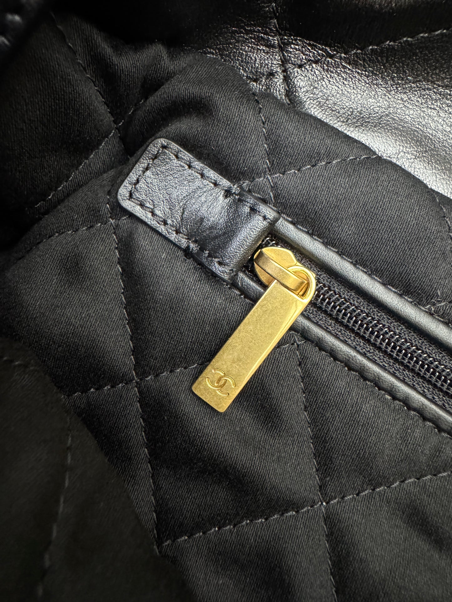 CHANEL 22Bag Medium 黑金