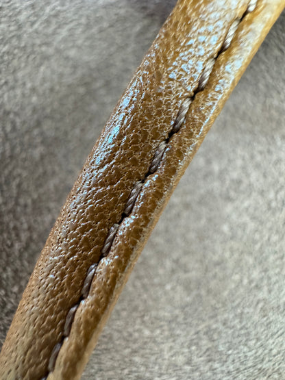 CELINE Soft Triomphe Half Moon 焦糖棕