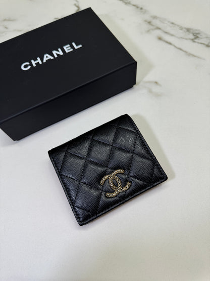CHANEL 23P 鏤空扣 兩摺錢包 黑