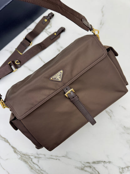PRADA Re-nylon Explore Large 深棕色