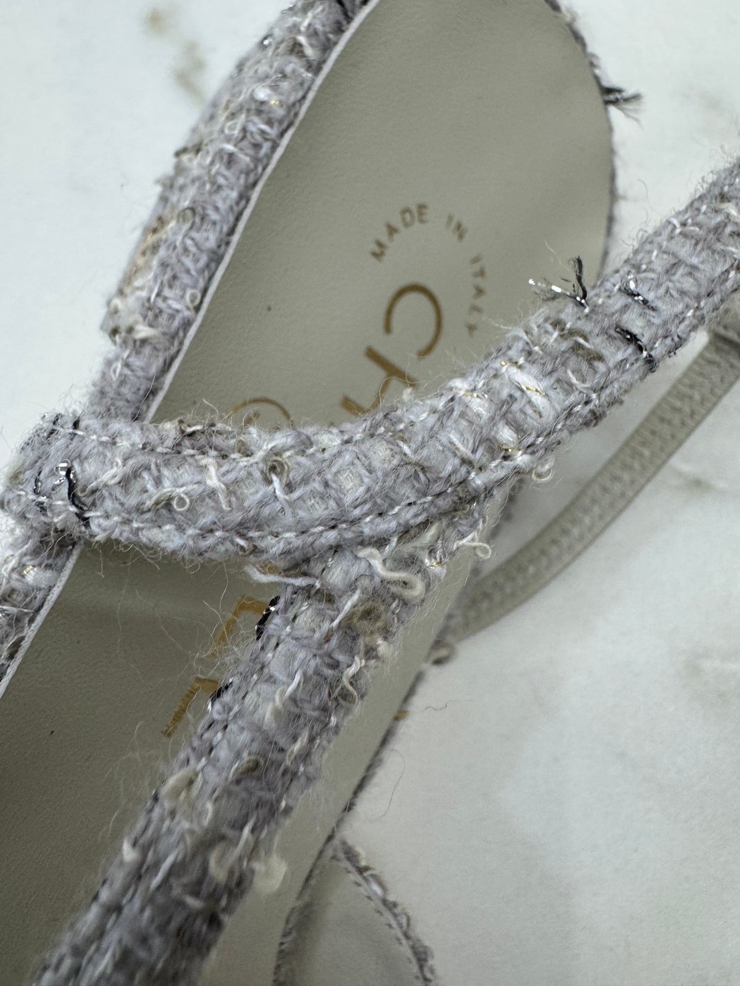 CHANEL 25B 灰白色金絲線Tweed Slingback