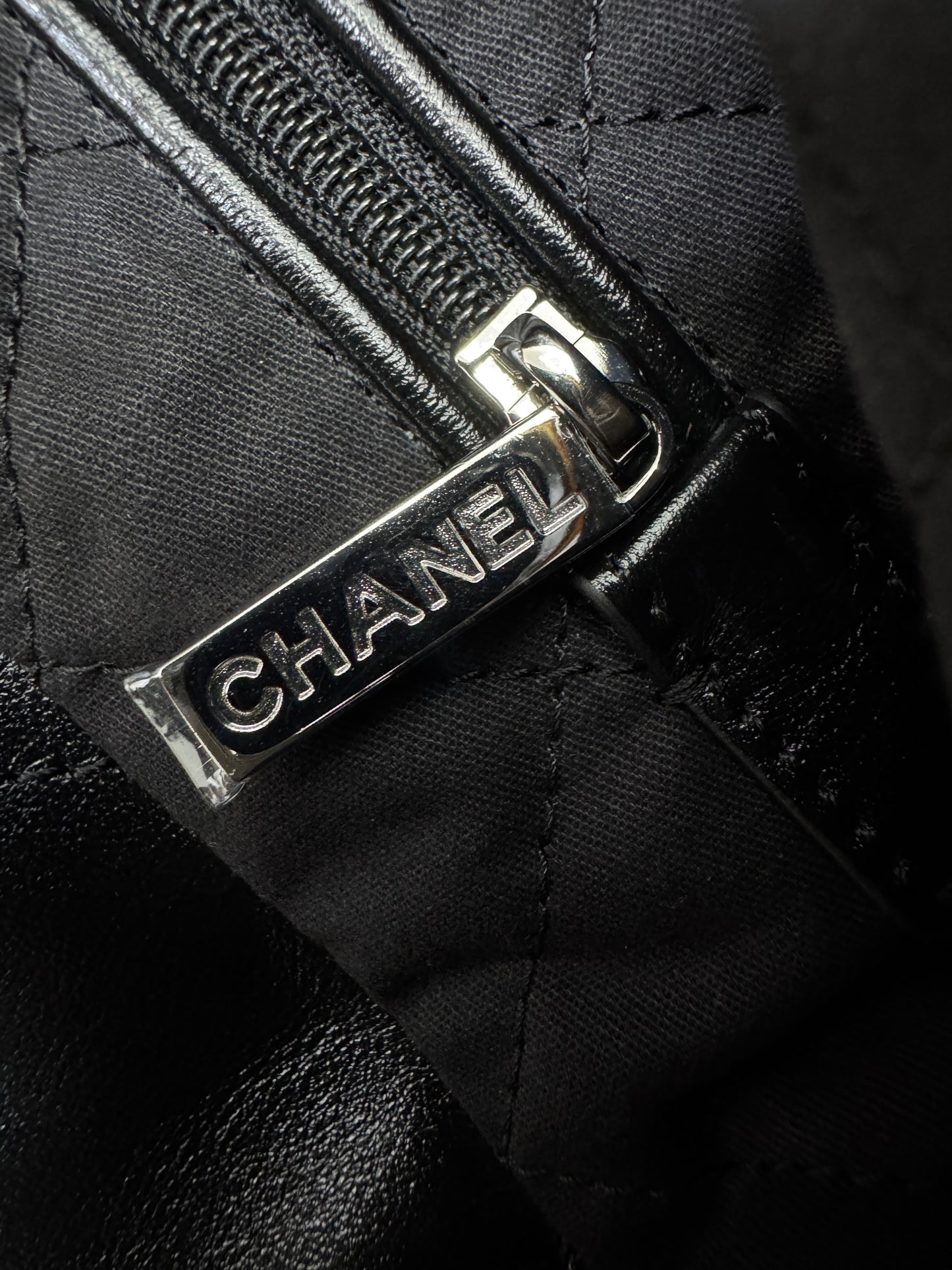 CHANEL 22Bag So Black Small