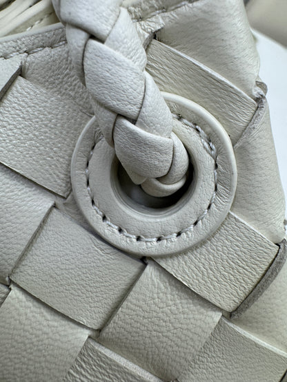 BV Parachute Small 海鹽白 Sea Salt