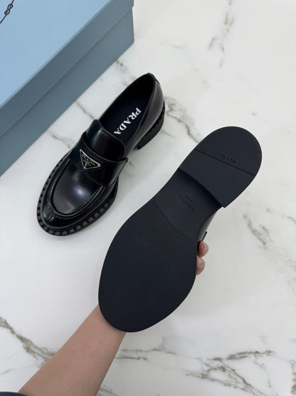 PRADA 光面皮革Loafers