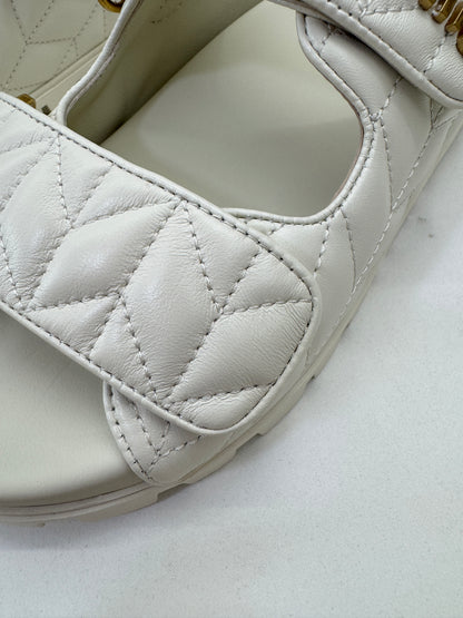 MIU MIU 魔術貼涼鞋 米白色羊皮