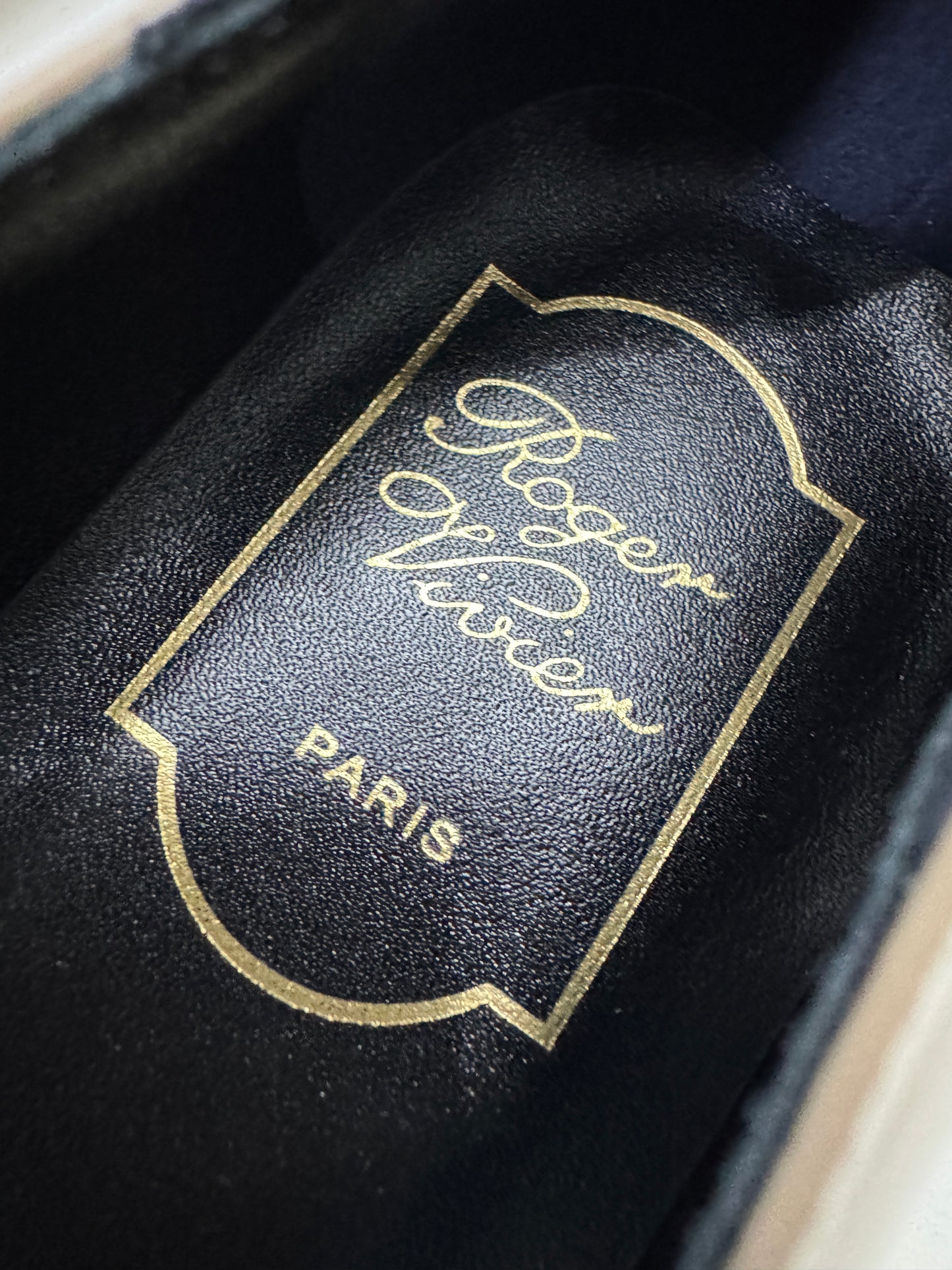 RV 喇叭跟 2.5cm 漆皮