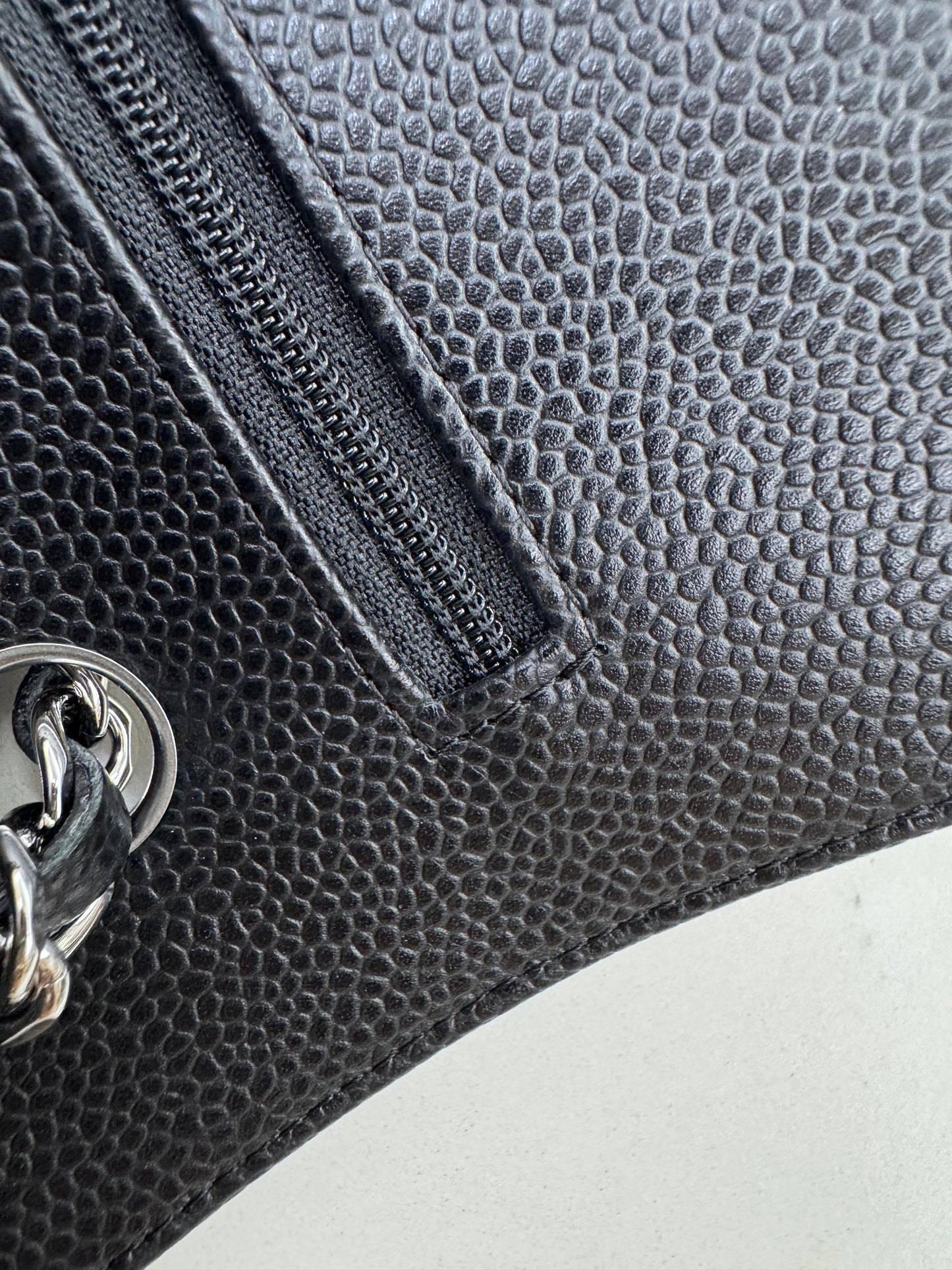 CHANEL CF25 Medium 黑銀牛