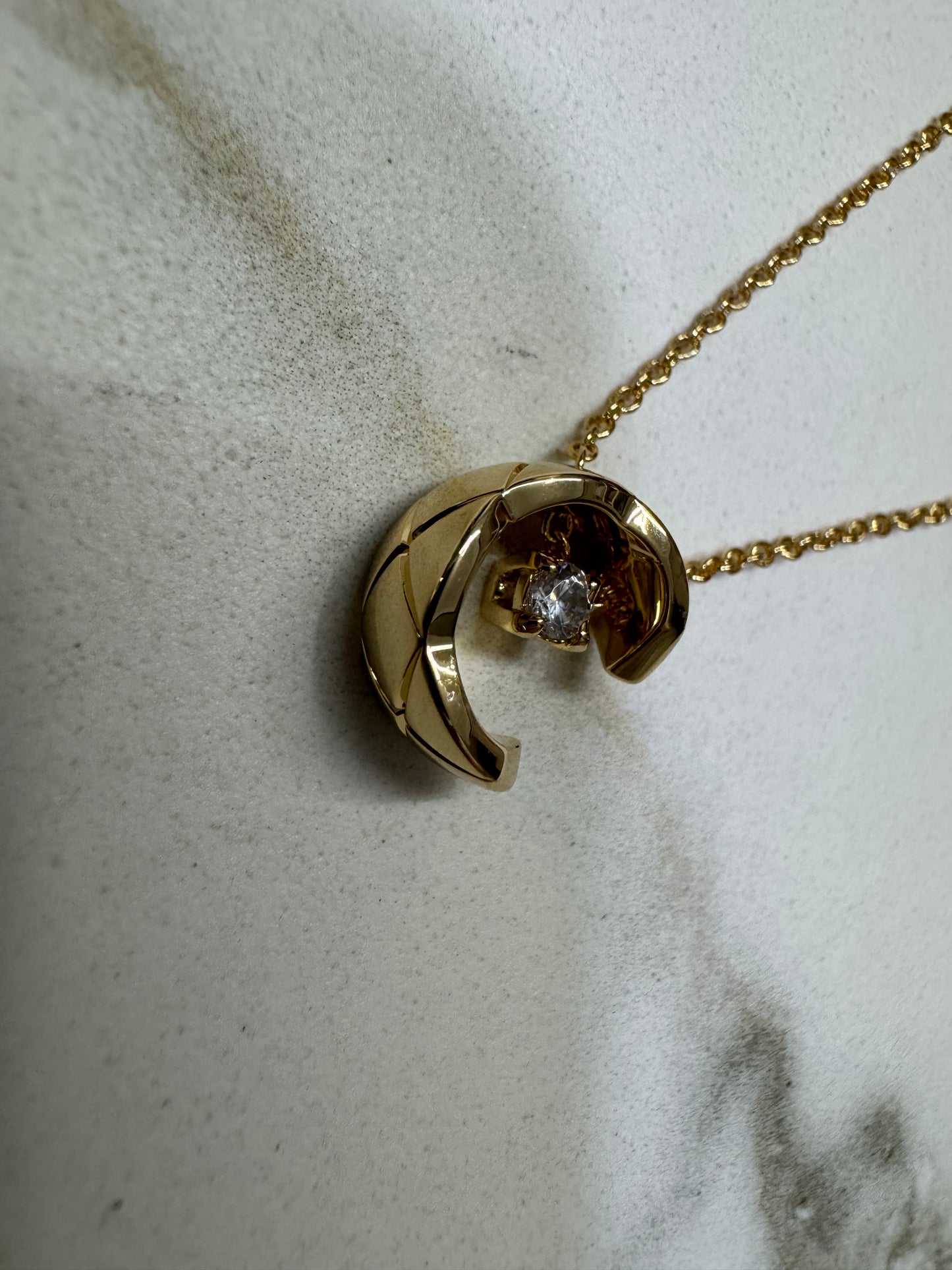 CHANEL Coco Crush 月亮項鏈 金色