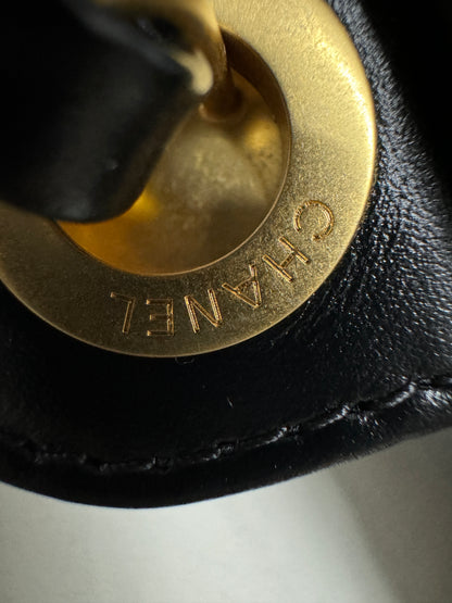 CHANEL 22 Backpack 黑金