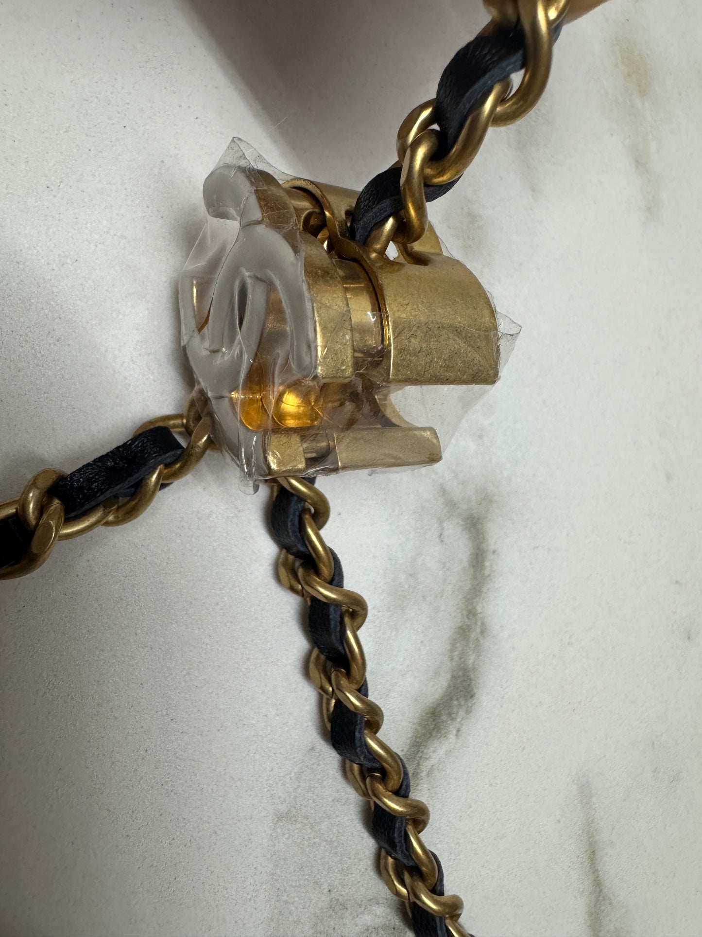 CHANEL woc 24A 琺瑯調節扣 羊皮 黑