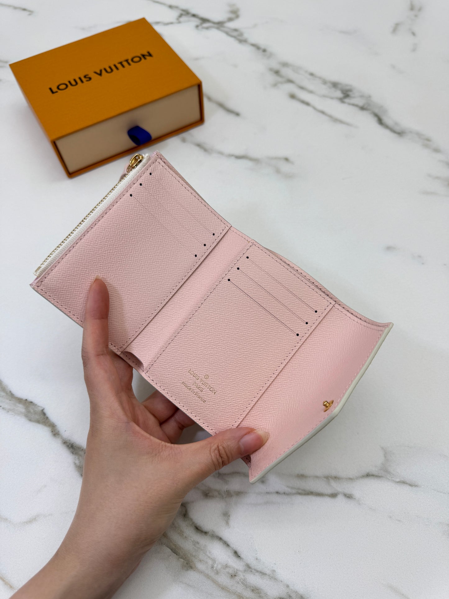LV N64022 白棋盤三摺錢包 Victorine Wallet Damier Azur Canvas