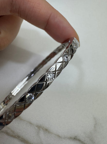 CHANEL Coco Crush 半鑽手鐲 白金色