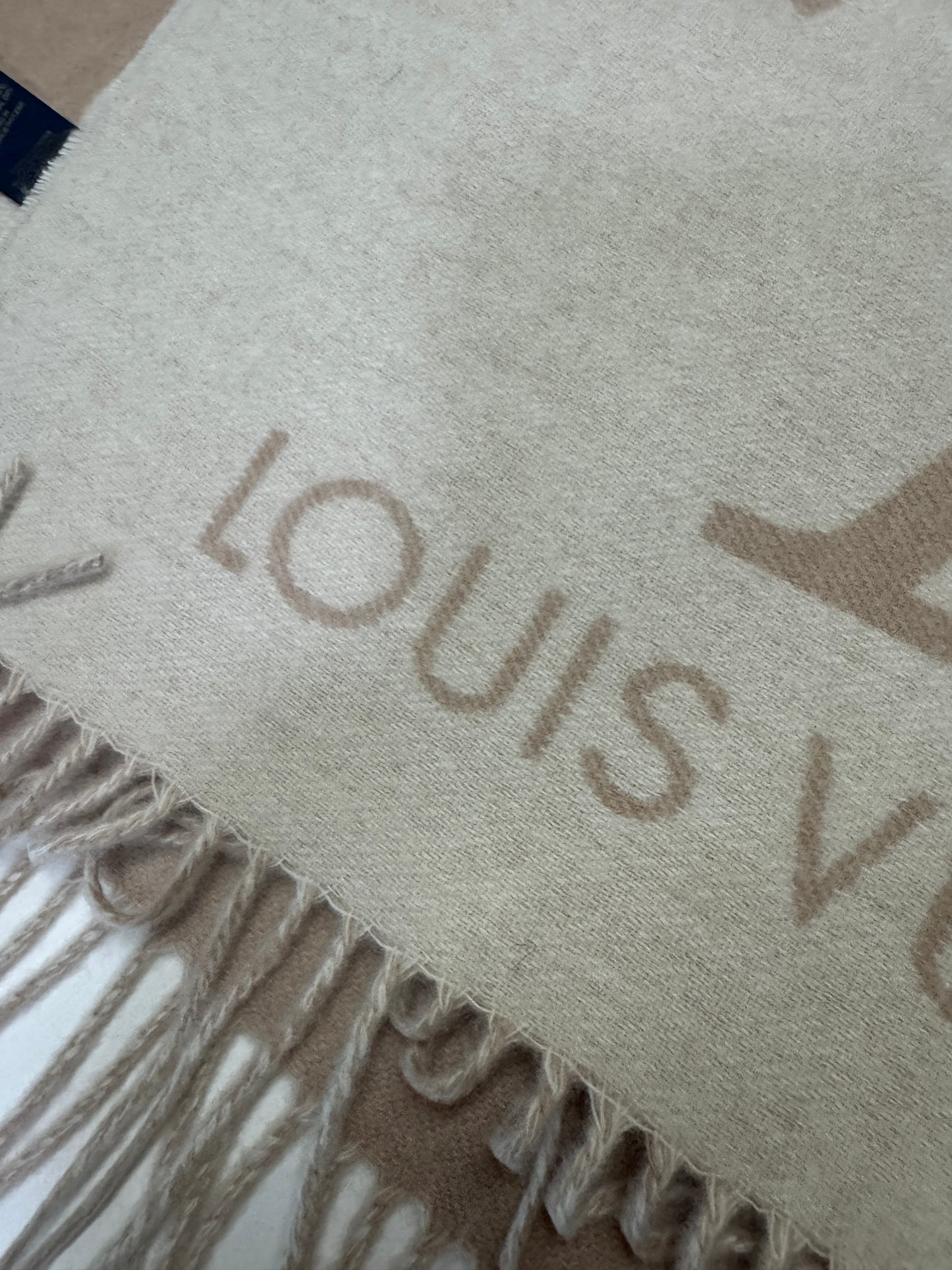 LV Reykjavik Scarf 100% Cashmere 淺奶茶色/米色 圍巾